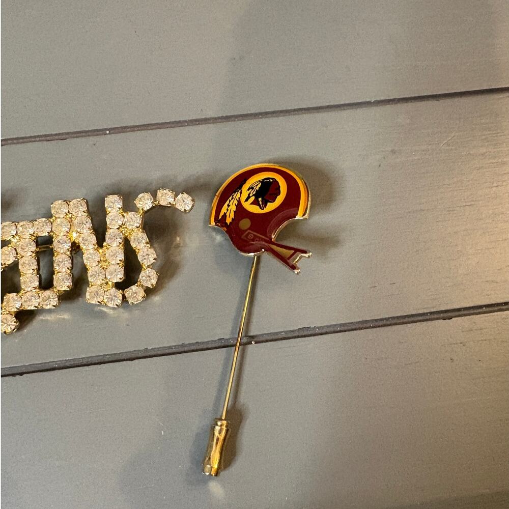 Vintage Washington Redskins Brooch & Stick Pin Set Football Helmet - Picture 3 of 7